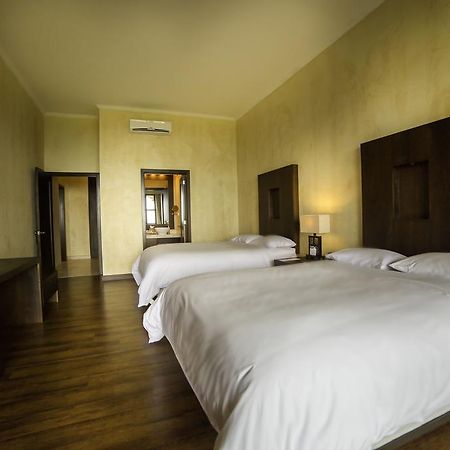 Hotel La Reunion Golf Resort And Residences Antigua Bagian luar foto