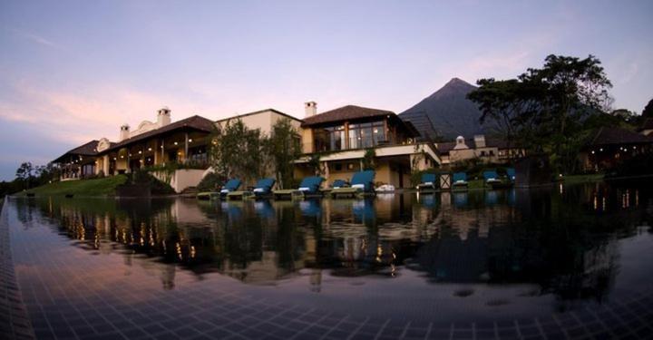 Hotel La Reunion Golf Resort And Residences Antigua Bagian luar foto