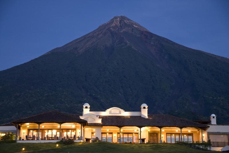 Hotel La Reunion Golf Resort And Residences Antigua Bagian luar foto