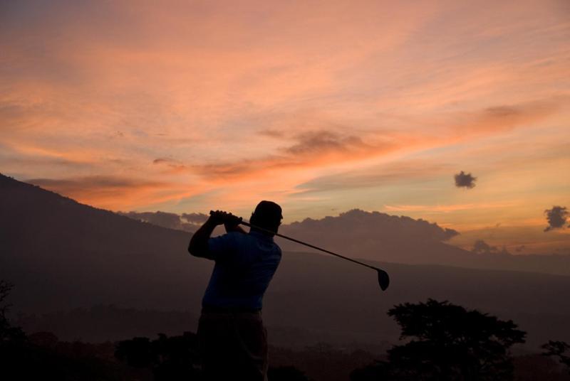 Hotel La Reunion Golf Resort And Residences Antigua Bagian luar foto