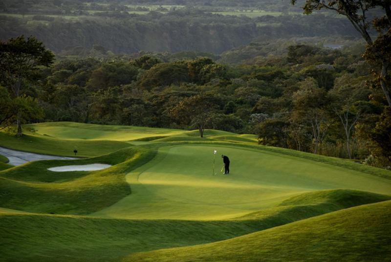 Hotel La Reunion Golf Resort And Residences Antigua Bagian luar foto