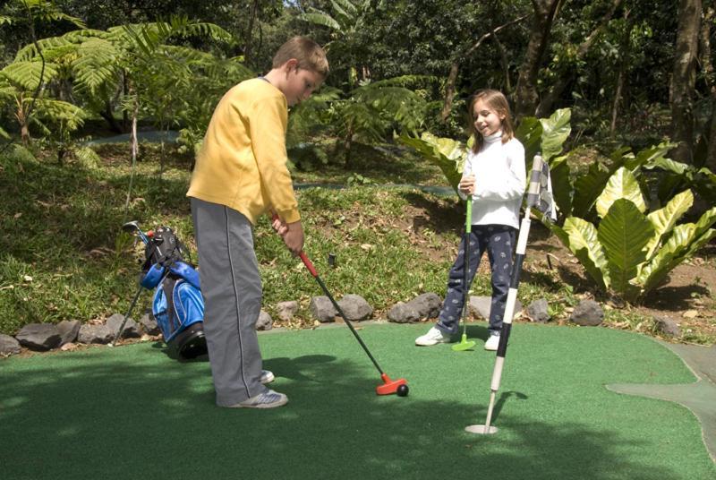 Hotel La Reunion Golf Resort And Residences Antigua Bagian luar foto