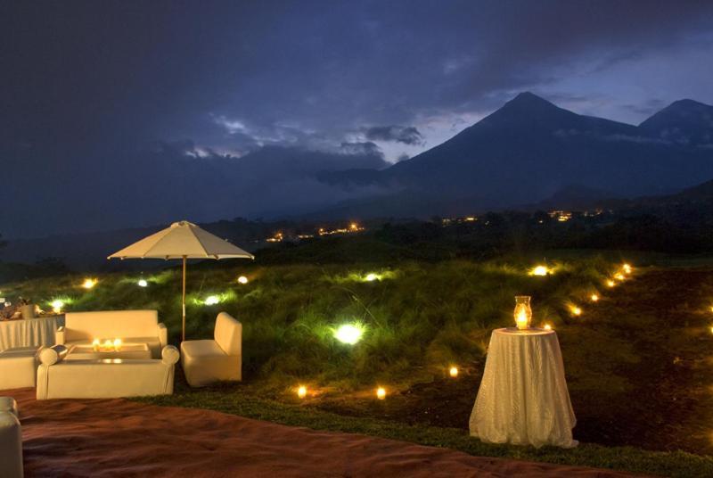 Hotel La Reunion Golf Resort And Residences Antigua Bagian luar foto
