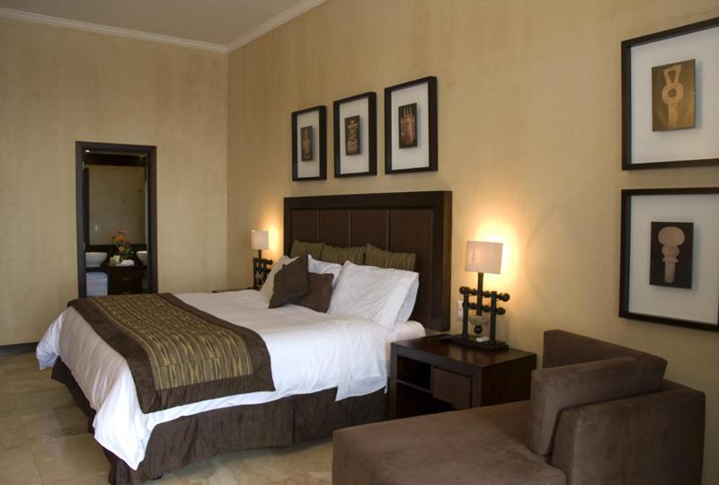 Hotel La Reunion Golf Resort And Residences Antigua Bagian luar foto