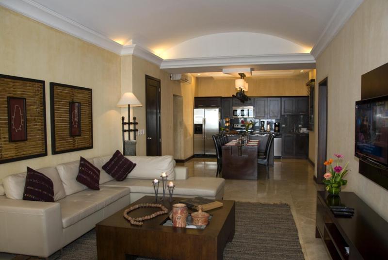 Hotel La Reunion Golf Resort And Residences Antigua Bagian luar foto
