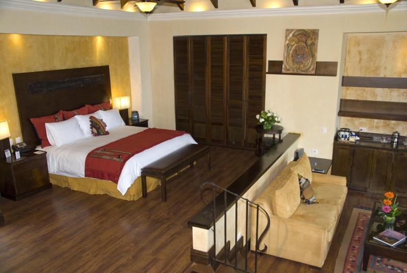 Hotel La Reunion Golf Resort And Residences Antigua Bagian luar foto