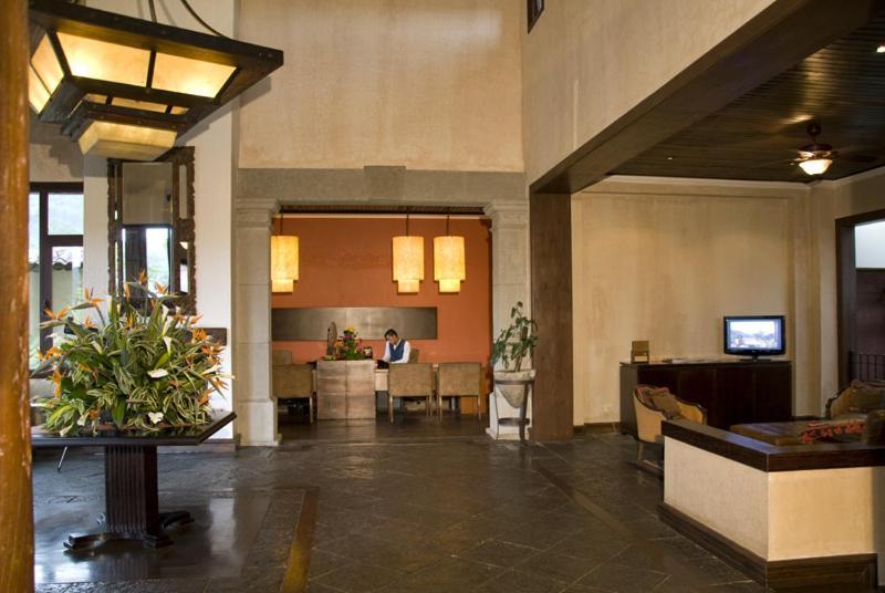 Hotel La Reunion Golf Resort And Residences Antigua Bagian luar foto