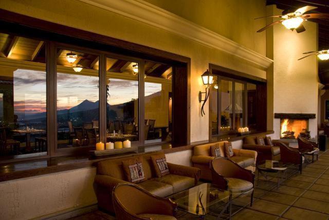 Hotel La Reunion Golf Resort And Residences Antigua Bagian luar foto
