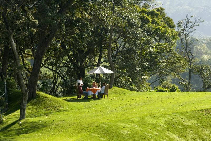 Hotel La Reunion Golf Resort And Residences Antigua Bagian luar foto