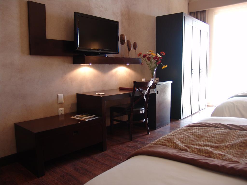 Hotel La Reunion Golf Resort And Residences Antigua Bagian luar foto