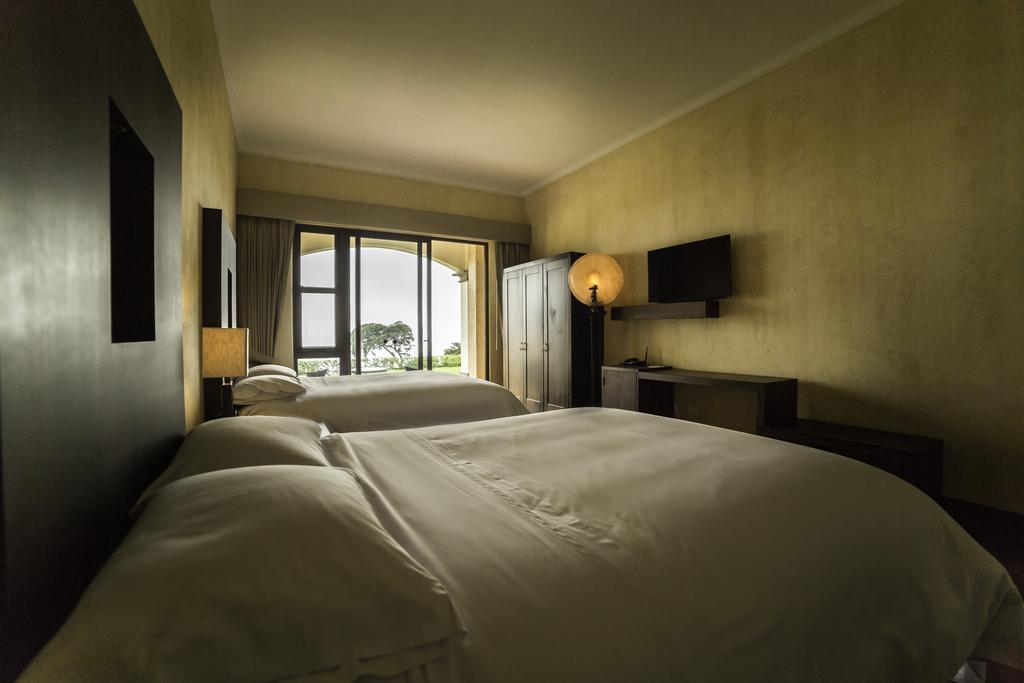 Hotel La Reunion Golf Resort And Residences Antigua Bagian luar foto
