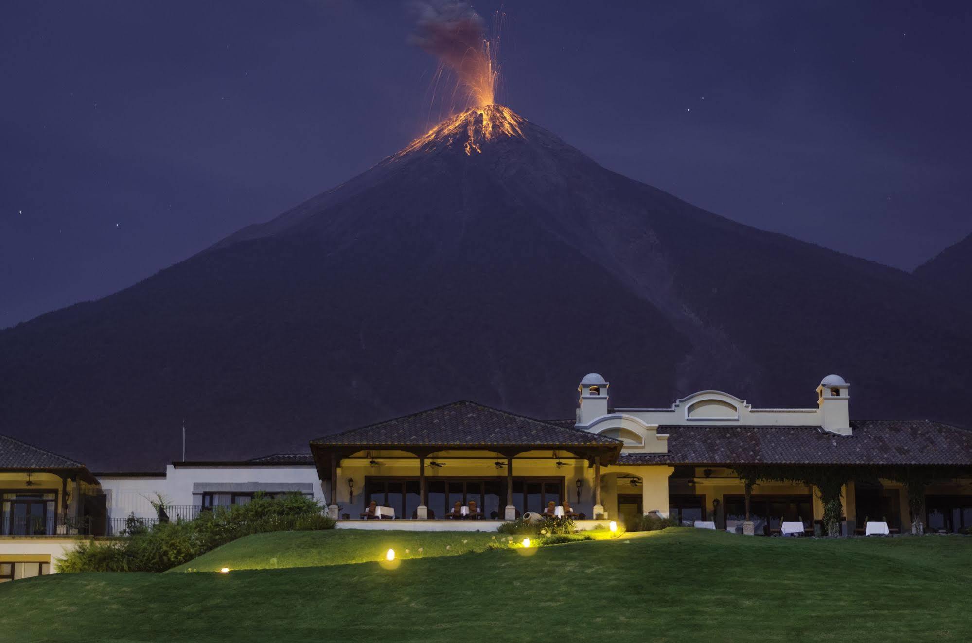 Hotel La Reunion Golf Resort And Residences Antigua Bagian luar foto